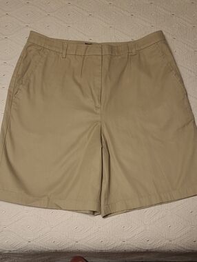 NWT Ann Taylor Khaki Bermuda Shorts Size 12